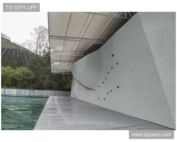 重庆攀岩队的边路渗透策略与攀岩热点分析